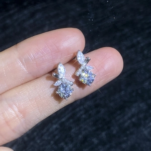 Elegant S925 sterling silver flower earrings with sparkling moissanite cluster studs