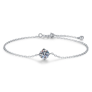 Minimalist adjustable four-prong Moissanite bracelet in S925 sterling silver design