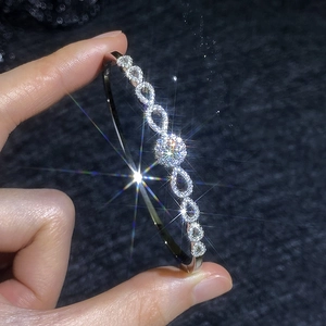 Elegante bracciale rigido in argento sterling S925 con cristalli di moissanite e fiori