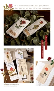 Detail von Vintage-Leinenaufklebern mit Rosen-Illustrationen und rustikalen offenen Kanten