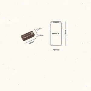 Groottevergelijking van de houten stempel met iPhone X met 68mm x 27mm x 23mm maten