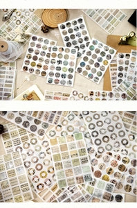 Détail d'autocollants vintage DIY scrapbooking avec cartes, partitions et motifs floraux