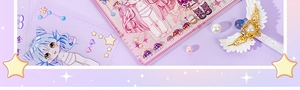 Détail d'un album de stickers anime mignon avec paillettes et illustrations pastel