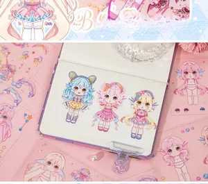 Détail d'autocollants PET de filles anime mignons sur une page de carnet pour scrapbooking