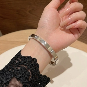 Bracelet Jonc En Acier Inoxydable Pour Femme Avec Incrustation De Strass Et Motif Trèfle Bijoux Élégants