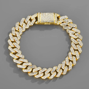 Détail de la chaîne cubaine hip-hop dorée 12mm avec diamants et fermoir à boîte