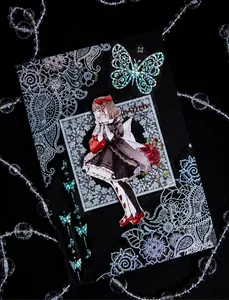Dettaglio di adesivi balletto gotico con pizzo olografico ed effetto farfalla laser