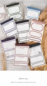 Macro-opname van vintage speciaal papier notitieblokken met retro randen en droogbloemen