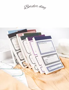 Close-up van vintage notitieblokcollectie met 50 vellen speciaal papiermateriaal