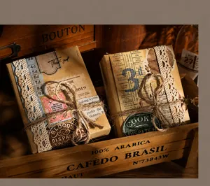 Vintage dagboek stickers geschenkdoos met kant, jute touw en retro papieren patronen