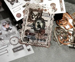 Λεπτομέρεια vintage steampunk σετ με κάρτες δαντέλας και αυτοκόλλητα με πεταλούδες