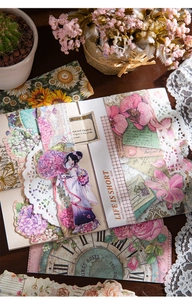 Dettaglio di adesivi scrapbooking vintage con motivi floreali e illustrazioni femminili