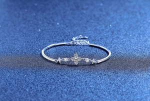 Detailed view of S925 sterling silver star bracelet with adjustable lobster clasp and stones