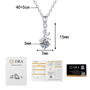 Détail du collier feuille de bambou en moissanite avec pierre 1ct et certificat GRA