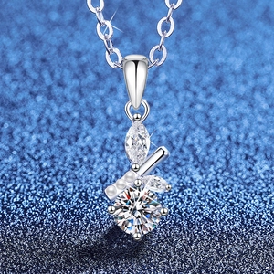 Luxueux Collier en Argent Sterling 925 Moissanite Élégant Pendentif Feuille de Bambou Coupe Ronde Couleur D Moissanite pour Femmes Bijoux de Mode