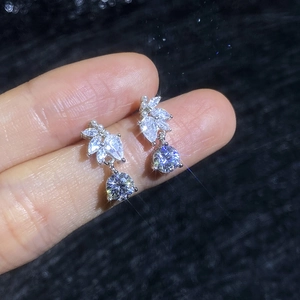 Boucles d'oreilles feuille en argent S925 avec pendentifs en moissanite étincelante