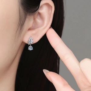 Élégantes boucles d'oreilles feuille en argent S925 avec moissanite et pierre solitaire