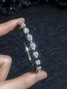Macro shot of 925 silver bracelet featuring sparkling Moissanite stones in a prong setting