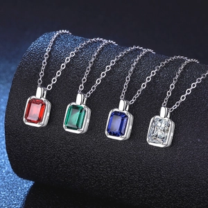 Collana con Pendente in Moissanite Argento Sterling 925 per Donna Smeraldo Rubino Zaffiro Coltivato in Laboratorio Taglio Rettangolare Vintage Elegante