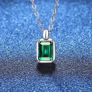 Collana con ciondolo smeraldo taglio rettangolare con catena argento S925 e 4 griffe