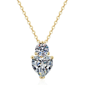 Elegante Halskette aus S925 Silber in Gold mit herzförmigem Saphir und Diamant-Anhänger