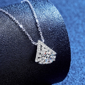 Sparkling S925 sterling silver snowflake triangle pendant with moissanite center stone
