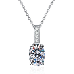 Κολιέ από ασήμι S925 με οβάλ μενταγιόν moissanite και κλασικό δέσιμο με τέσσερα δόντια