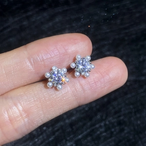 Elegant S925 sterling silver moissanite sunflower stud earrings with white pearls