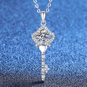 925 Sterling Silver Crown Key Moissanite Pendant Necklace For Women Luxury Sparkling Round Cut High Carbon Stone Clavicle Chain Jewelry