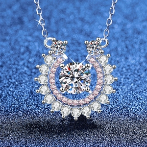 925 Sterling Silver Moissanite Horseshoe Pendant Necklace For Women Luxury Inlaid Rhinestone Dancing Stone Lucky U-Shape Necklace Jewelry