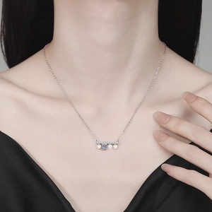 Élégant collier en argent sterling S925 avec pendentifs en perles et pierre de moissanite