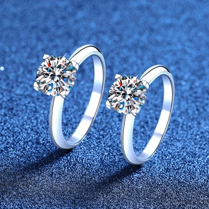 S925 Sterling Silver Classic Four-Prong Moissanite Wedding Ring For Women 1 Carat 2 Carat Brilliant Cut Moissanite Ring Jewelry Gift