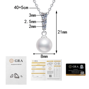 Vue détaillée du collier en argent S925 avec moissanite, perle et certificat GRA inclus