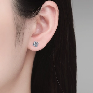 Sparkling S925 sterling silver four-point star stud earrings with pave moissanite stones