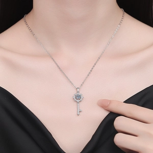 S925 sterling silver eight-pointed star key necklace with a 1-carat moissanite pendant