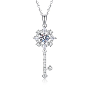 S925 sterling silver eight-pointed star key necklace with moissanite center stone pendant