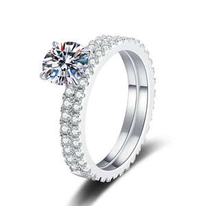 Luxurious S925 sterling silver moissanite ring set with brilliant round-cut stones