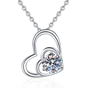 Elegant S925 sterling silver heart pendant necklace with brilliant moissanite stone