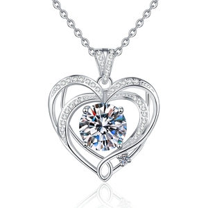 Elegant 925 silver heart pendant necklace featuring a 3-carat moissanite center stone