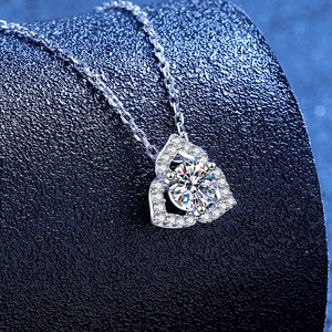 Sparkling S925 sterling silver heart pendant necklace with a brilliant round moissanite stone