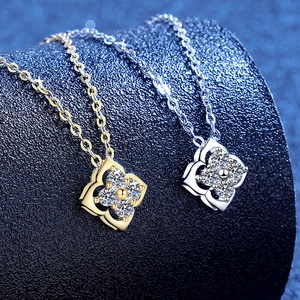 Luxurious S925 silver four-leaf clover moissanite pendant necklace in gold and silver finish