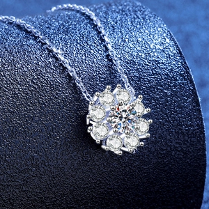 Elegant S925 sterling silver moissanite sunflower pendant necklace with sparkling stones