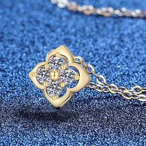 Luxurious S925 silver four-leaf clover moissanite pendant necklace with gold plating