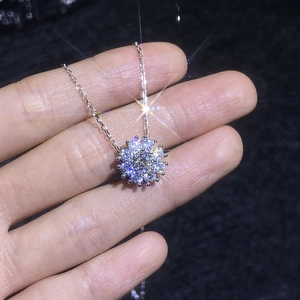 Elegant S925 sterling silver sunflower necklace with brilliant moissanite pendant