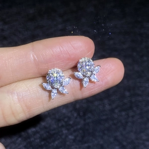Sparkling S925 sterling silver flower stud earrings featuring brilliant moissanite stones