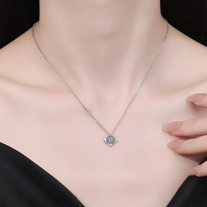 Elegant s925 sterling silver four-leaf clover pendant necklace with blue moissanite stones