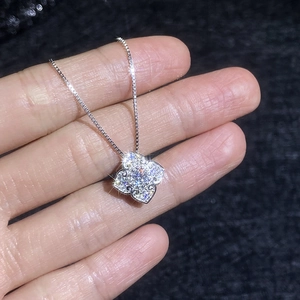 S925 sterling silver clover necklace featuring brilliant moissanite and a box chain
