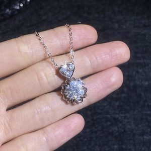 Handheld silver S925 heart and flower pendant necklace with Moissanite stone clusters