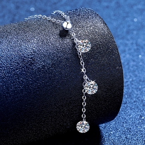 Collier en argent sterling S925 avec trois moissanites et chaîne à pompon réglable