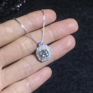 Collier en argent S925 avec pendentif moissanite halo carré et chaîne de type boîte